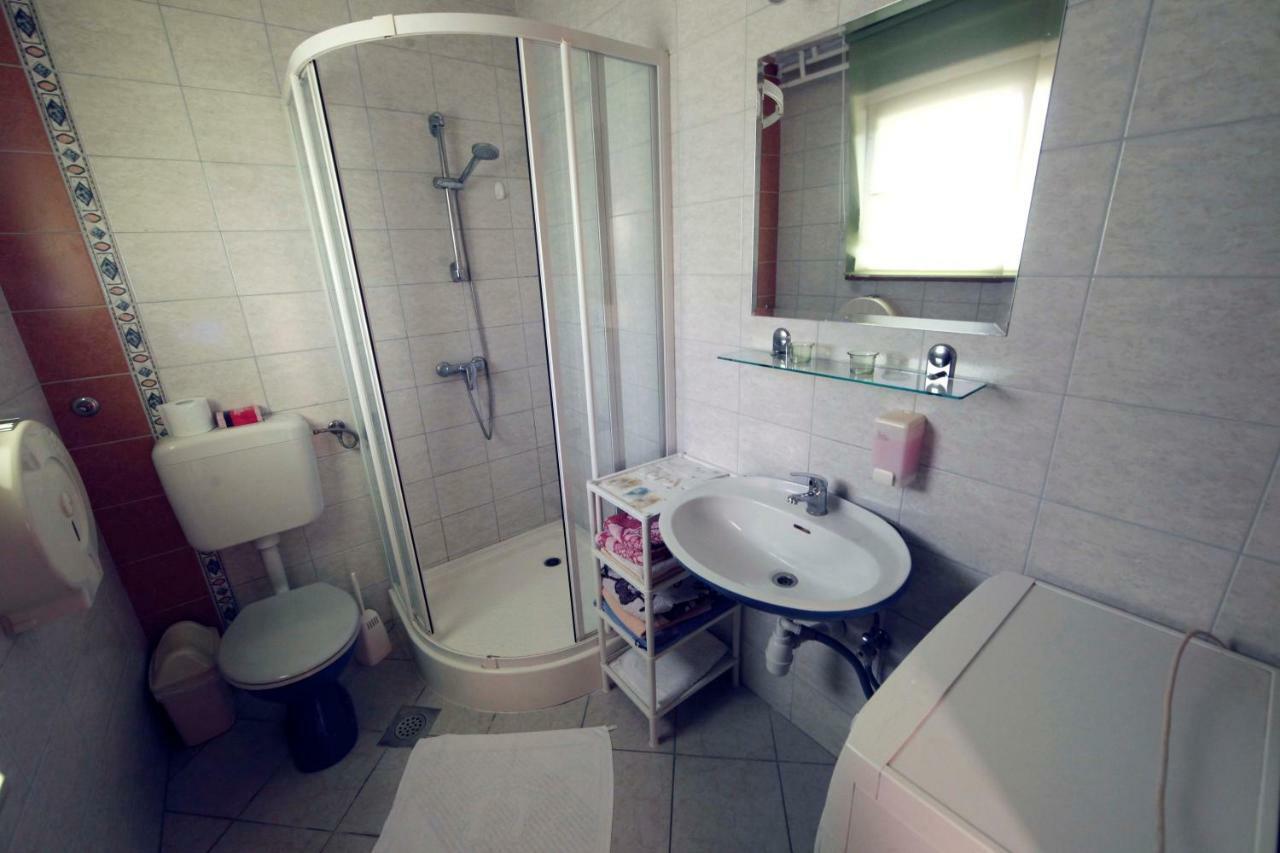 Rooms Ribnikar 포스토이나 외부 사진